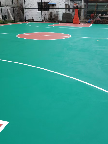 保亭 球场长期使用易出现地面开裂